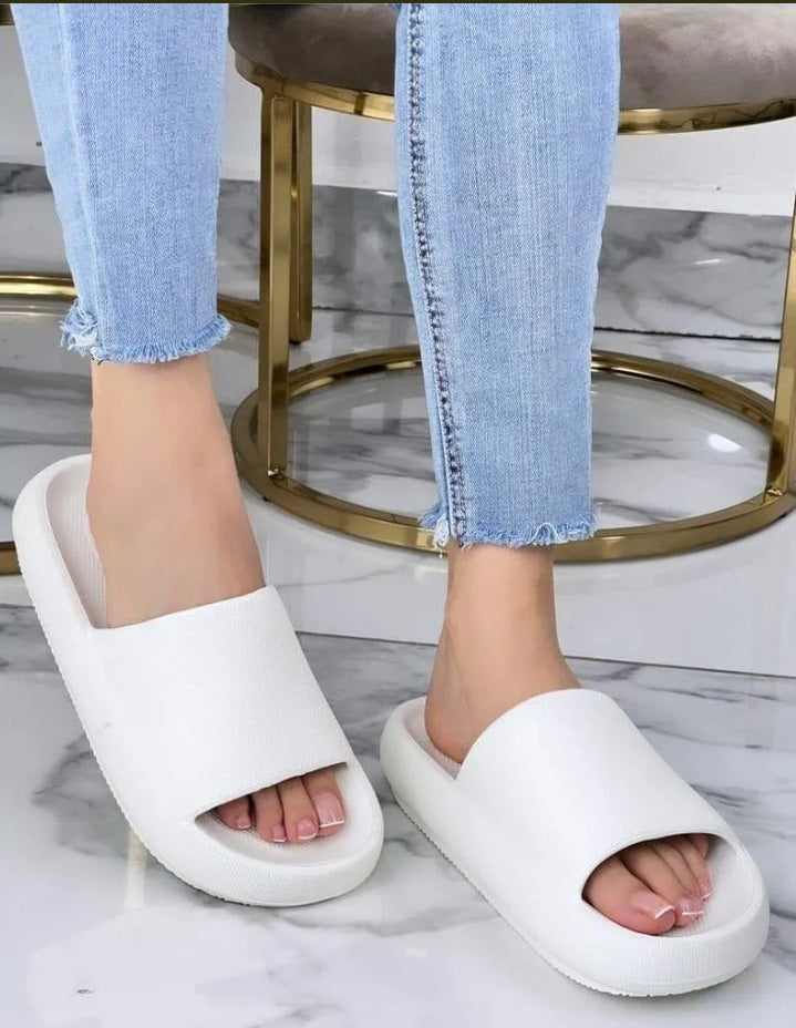 Fluffy lady sandal