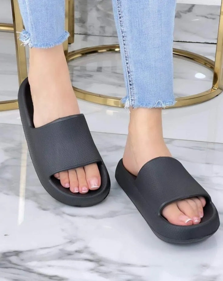 Fluffy lady sandal